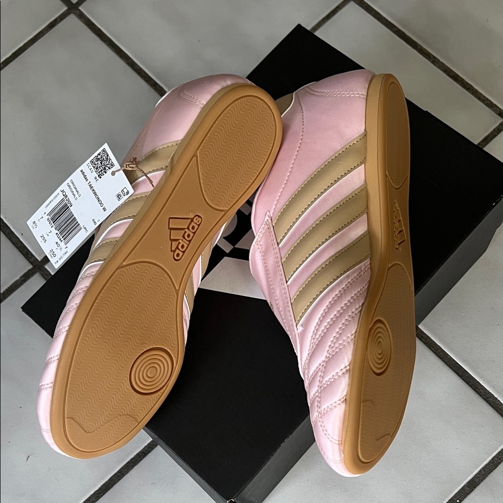 Adidas Taekwondo Baby with cream accents, Women’s 8.5.

#adidas #taekwondo #pink - Picture 6 of 11